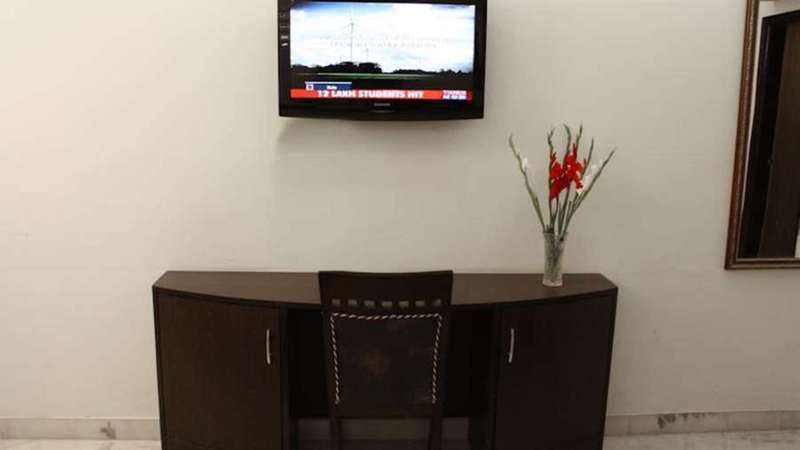 Hotel Apra Deluxe New Delhi Exterior photo